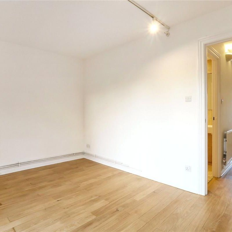 4 bedroom house in Chiswick - Photo 1