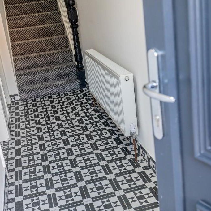 Room 6, 9 Frank Street, Belfast, BT5 4NW - Photo 1