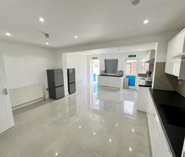1 bedroom in a house share to rent - Photo 5