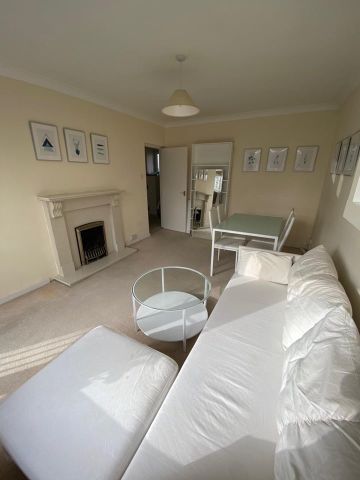 1 Bed Flat, Trevithick House, SW8 - Photo 2