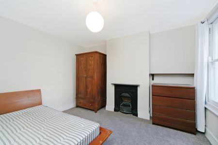 3 bedroom flat to rent - Photo 3