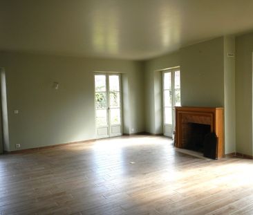 Location Maison 7 pièces 143m² LA CELLE LES BORDES 78720 - Photo 1