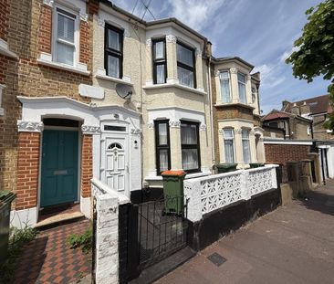 Vernon Avenue, Manor Park. E12, London - Photo 2