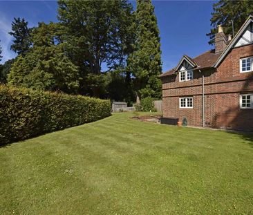 Character cottage offering excellent living space in a charming set... - Photo 5