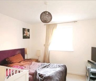 Wooldridge Close, Feltham, TW14 8BF - Photo 2