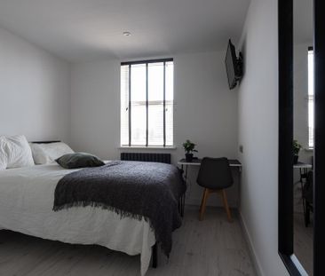 6 bedroom terraced house to rent - Photo 2