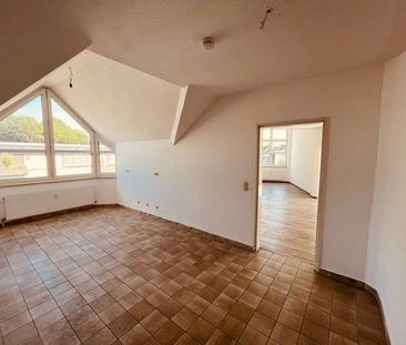 Dachgeschosswohnung mit Aussicht im Zentrum von Essen-Kray! - Photo 2