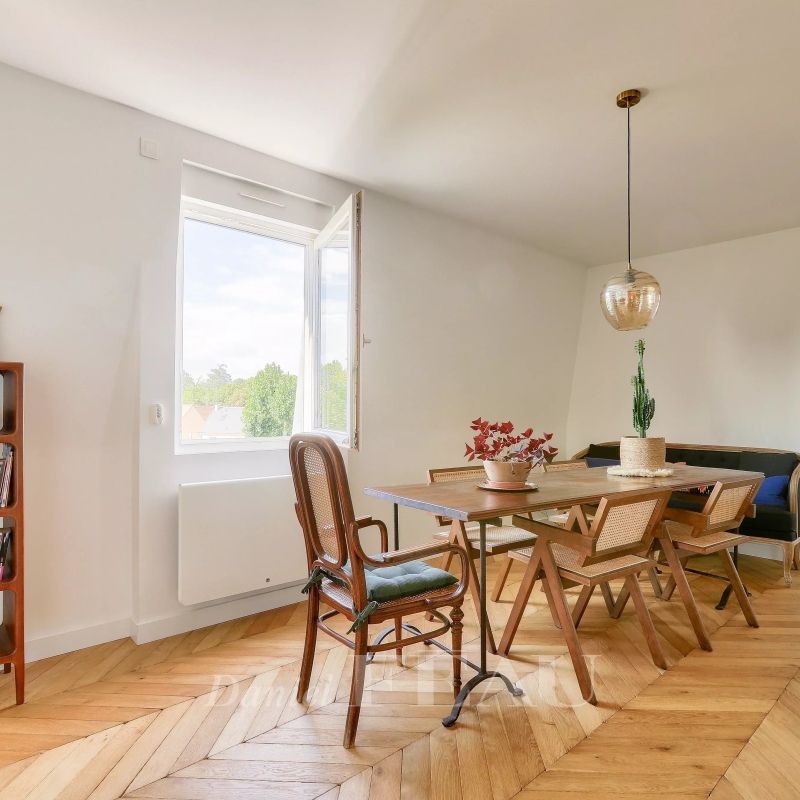 Appartement de charme meublé dans un hôtel particulier à Saint-Germain-en-Laye - Photo 1