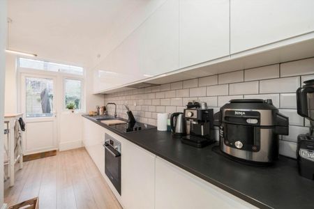 Amesbury Avenue, SW2, London - Photo 3