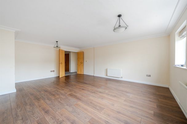 High Street, Berkhamsted - Photo 1