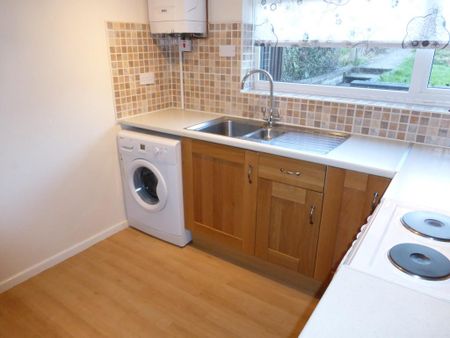 2 bedroom semi-detached house to rent - Photo 4