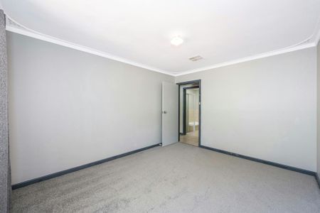 Charming Home in Super Central Mandurah Location - Photo 4