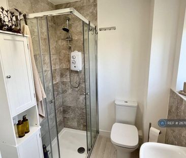 3 bedroom semi-detached house to rent - Photo 3