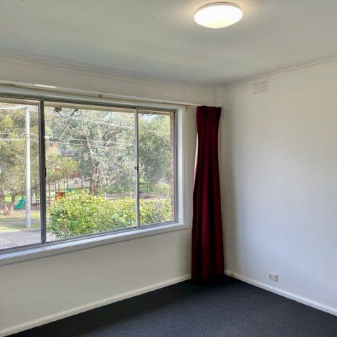 Family home with surrounding Parklands - Photo 1