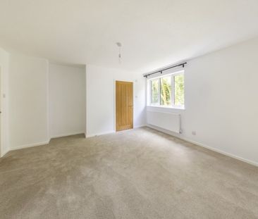 4 bedroom detached house to rent - Photo 2