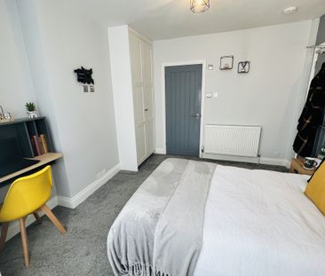 BEDROOM 5 – MEDIUM SINGLE WITH SHARED BATHROOM AND SEPERATE TOILET - Photo 3