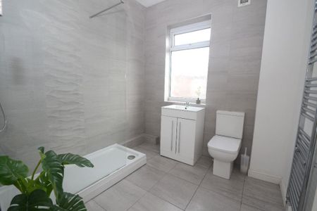 4 bedroom terraced house to rent - Photo 3
