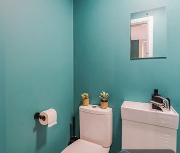 1 bedroom in a house share to rent - Photo 2
