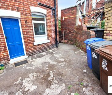 3 Bedroom House - Terraced To Let - Photo 3