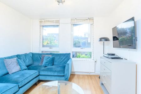 1 bedroom flat in London - Photo 4