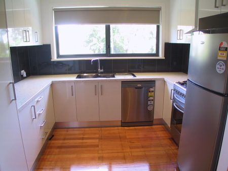 210 Foote Street, Templestowe VIC 3106 - House For Rent | Domain - Photo 3