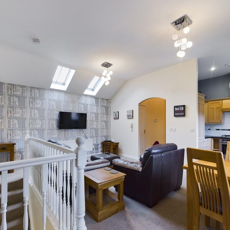 2 bedroom flat to rent - Photo 1