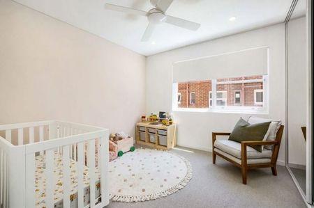 North Facing Apartment Bathed In Sunshine & Light - Photo 2