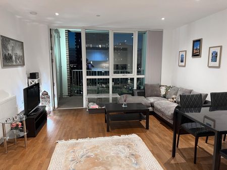 2 Bed Flat, Discovery Tower, E16 - Photo 3