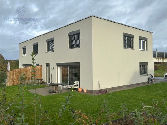 A louer maison jumelée de 5.5 pièces, moderne et spacieuse avec jardin - Foto 1