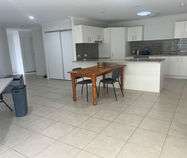 Three bedroom duplex - Photo 5