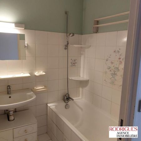 Location Appartement 4 pièces 110m² POITIERS 86000 - Photo 3