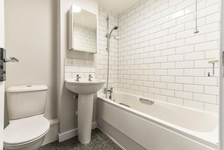 3 bedroom end of terrace house to rent - Photo 2