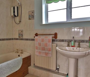 4 bedroom detached house to rent - Photo 4