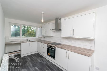 2 bedroom flat to rent - Photo 4