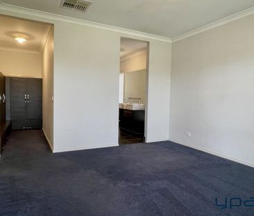 Family-Friendly Haven in Cranbourne West - Photo 4