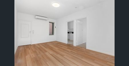 Elevated and sun filled Living - Photo 4