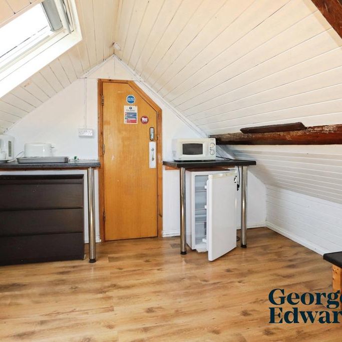 1 bedroom in a house share to rent - Photo 1