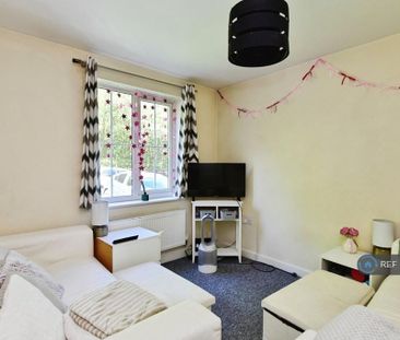 4 bedroom semi-detached house to rent - Photo 5