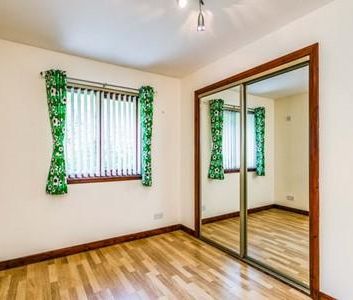 4 bedroom detached house to rent - Photo 4