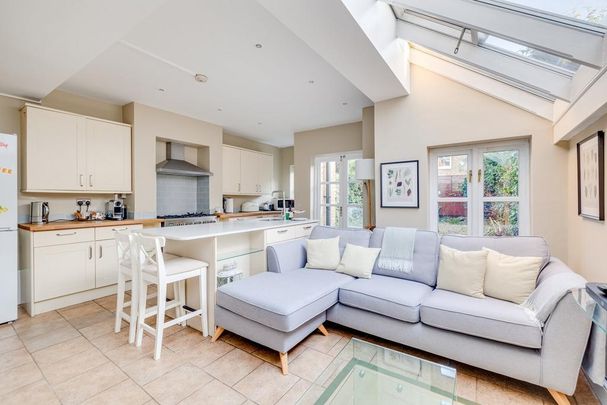 4 bedroom terraced house to rent - Photo 1