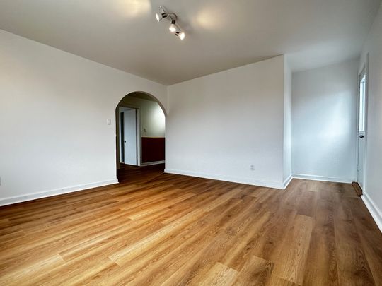 402 Rue Cadillac, Longueuil (Le Vieux-Longueuil), QC J4L - Photo 1