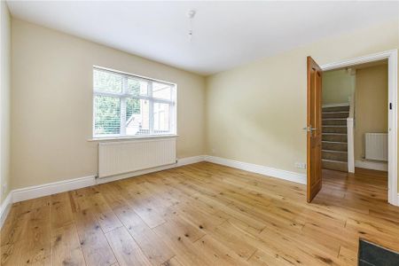 4 bedroom detached house to rent - Photo 2