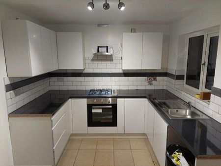 4 bedroom terraced house to rent - Photo 2