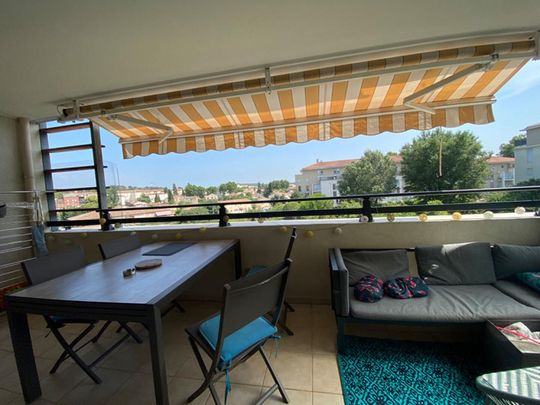 Appartement de 99 m2 , 4 chambres terrasse garage et place de parking - Photo 1