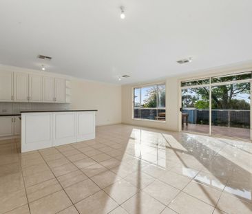 Spacious Family Home in Enfield - Photo 6