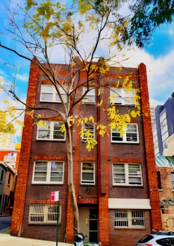 residence near Yurong Street, Sydney - Photo 4