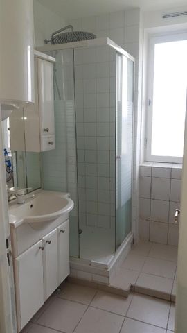 Location Appartement 4 pièces 67m² CLICHY SOUS BOIS 93390 - Photo 3