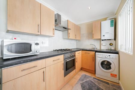 2 bedroom flat to rent - Photo 3