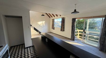Spacious Two-Bedroom Apartment with Garage - Photo 5
