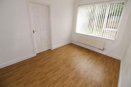 7 Princes Park, BT370BD - Photo 2